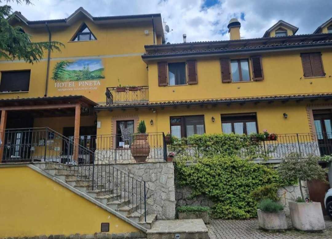 Hotel Pineta Ristorante Country House In Fabriano Campodonico  Exterior foto